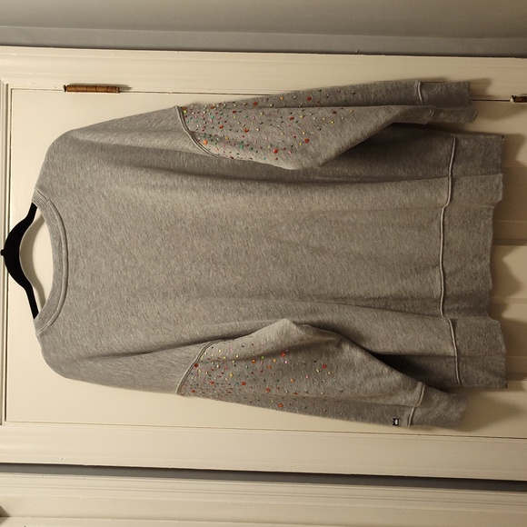 NWOT Crown & Ivy Gray Oversized Sweater, Sequins on front and sleeves, Size: XL - Picture 4 of 5